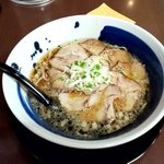 麺処 直久 - 炙りチャーシュー麺（上から）