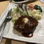 達八 - 煮込みハンバーグ（680円）