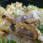 としちゃん食堂 - カツ丼のお肉はこんな感じ