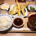 Tempura Ebinoya - 山芋、小鉢、わらび餅が付きます。