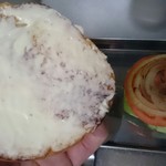 峰屋 - バンズのヒールの面は焦げ目つけてからマヨネーズを全体的に塗りましょう(^^)/