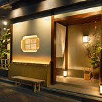 御曹司 松六家 - 落ちついた和の造りの玄関。