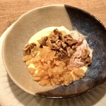 虎白 - デザート：苺のアイスクリーム 揚げ湯葉 ノチェロのソースとゼリー