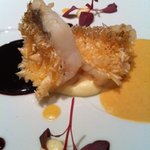 小甘鯛のウロコ焼き　カニと根セロリのムースUP