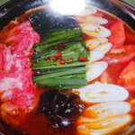 Shokumikaku - トマト鍋－トマト、野菜、肉がいっぱい！