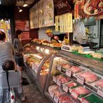 鳥一 新大久保駅前通り本店 - 鶏肉専門店、お惣菜も種類が多い