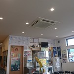 ニボチャチャ!!ラーメン あらき軒 - 店内へ。広々としてます。