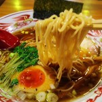 ラーメン武藤製麺所 - ストレート細麺の麺持ち上げ(麺リフト)。Japanese shoyu ramen.Chasyumen.