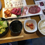 Yakimaru - 焼肉4種盛ランチ