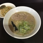 麺屋 ぷいぷい - ラーメン＋ハーフサイズチャーハン 830円