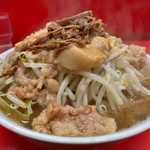 ラーメン二郎 - 小ラーメン・麺半分・ニンニク・アブラ（750円）