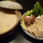 Gengetsu - 京赤地鶏鶏の水だき、8時間以上煮出した白濁スープでいただく絶品鍋