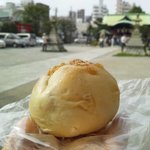 カフェむぎわらい - クリームチーズ入りあんぱん