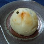 カフェむぎわらい - 生の粒こしょうとクリームチーズのぷちパン