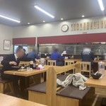 ラーメンセンター - カウンター  テーブル席   接客も良かった