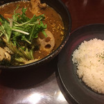 スープカリー ヒリヒリ2号 - 骨つきチキンカレー