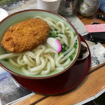 すずめ庵 - コロッケうどん！
      コロッケが溺れてバラバラになる前に食べましょう