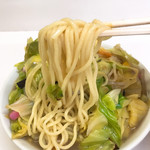 みやこ食堂 - 下から麺を救い出し