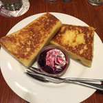 101971743 - フレンチトースト、ブルーベリー620円