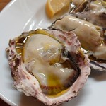 Cucina Italiana e Gastronomia CICCIO - スチームオーブンで焼き上げた活牡蠣  オリーブオイルで。