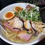 塩そば専門店 桑ばら - カルクスモーキーキムラの燻製そば 今日はタコ！！