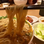 浪花ひとくち餃子 餃々 - やわらかい胡麻をふんだんに連れてきてくれる麺