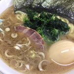 甲子家 - ラーメン並 油少なめ 朝のサービス卵入り