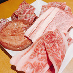 和牛焼肉食べ放題 肉屋の台所 - 