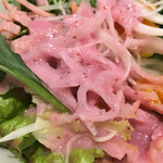 トラットリア チェーロ - 赤たまねぎドレッシング ピンクで綺麗 (´∀｀)/