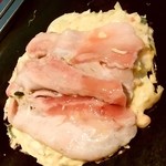 お好み焼 ゆかり - お好み焼 ゆかり＠横浜スカイビル店　豚玉　調理中