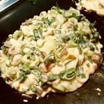 お好み焼 ゆかり - お好み焼 ゆかり＠横浜スカイビル店　スジねぎ焼き　調理中