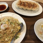 台湾点心房 - 五目チャーハン・餃子セット。