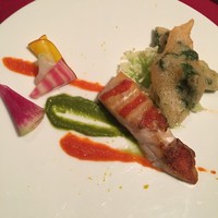 かみくら - 金目鯛のポワレ　クレソンのクリームとパプリカのピューレ