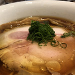 ラーメン屋 トイ・ボックス - ガリシア栗豚チャーシュー、九条ネギ