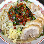 ラーメン二郎 - 小ぶた 840円＋ニラキムチ 80円 (無料トッピング：ニンニク・アブラ)