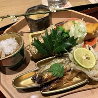御幸町 田がわ - 八寸（もろこ、氷魚、牡蠣、大豆、鰯、ふきのとう、海老芋、 あん肝、菜の花、このこ）