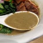 煮干し中華そば 一剣 - 色的にはカニみそだね！