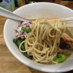 煮干し中華そば 一剣 - 割と固めに仕上がっておりスープに良く合う