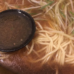 もちもちの木 - 中華そば（熱々煮干しスープ、もちもち細麺アップ）