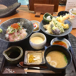旬菜旬魚 いえもんや - ミニ海鮮丼と天ぷらセット