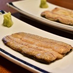 Myoujinshita Kakandagawa - 白焼@2,900円：尾を手前に