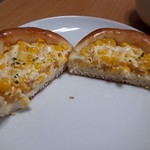 カンテボーレ - コーンマヨパン(162円)　断面