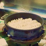 王香 - 専用の鍋で餃子を一気に焼き上げていきます