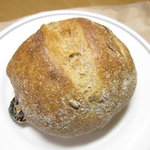 タケウチ - クランベリーとアーモンドのライ麦パン