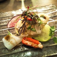 l'intemporel - 前菜　ニシンをシェリー酒でマリネしたもの　じゃが芋　玉葱　帆立　ズワイガニ　沖縄のアカイカ