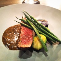 l'intemporel - 肉料理　仔鴨のロティー　フォン・ド・ボー　鴨のソース　トリュフ　紫じゃが芋　芽キャベツ　いんげん