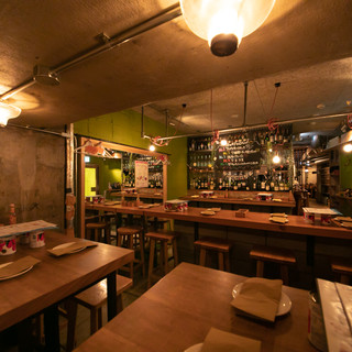 お席で吸える加熱式たばこ喫煙ルームあり！