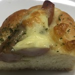 ぱんと洋菓子 オリムピックパン - チーズフランク