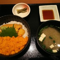 函館うに むらかみ 日本生命札幌ビル店 - バフンウニとムラサキウニの食べ比べ丼
