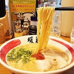 暖暮 - パツンとした極細麺、バリカタで頂く )^o^(